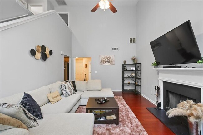 Building Photo - 1464 Gates Cir SE