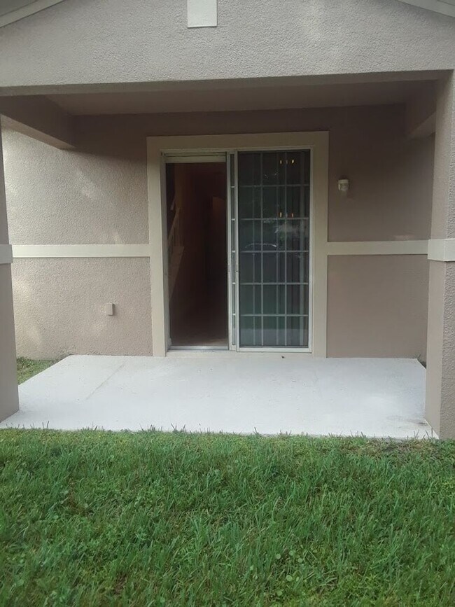 Building Photo - Must see beautiful 3 bedrooms and 2.5 Bath...