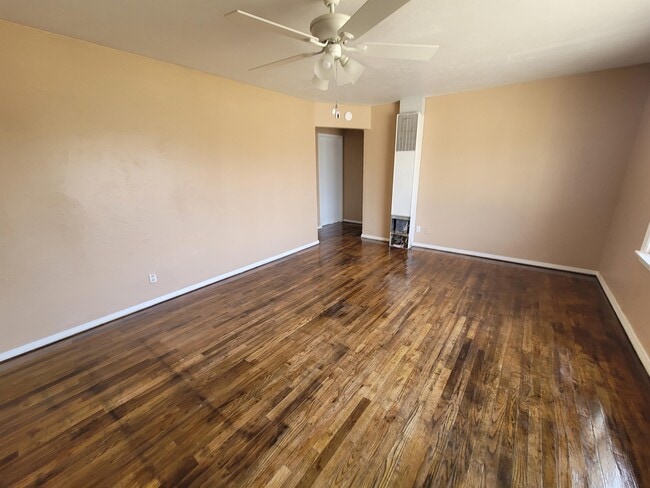 Building Photo - 1012 E Brazos St
