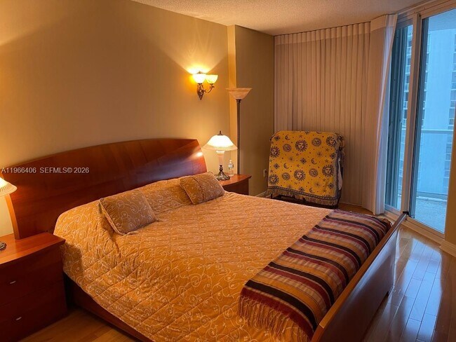 Building Photo - 16445 Collins Ave