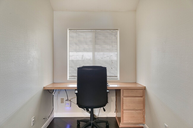 Building Photo - Beautiful 3 Bedroom Sylmar Home