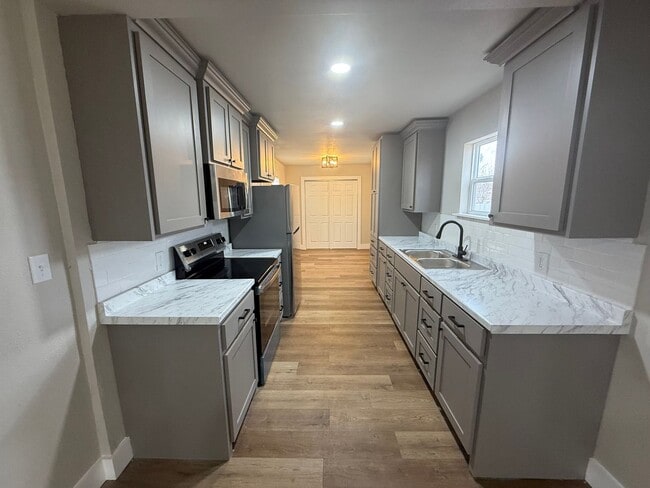 Building Photo - Beautiful Bungalow