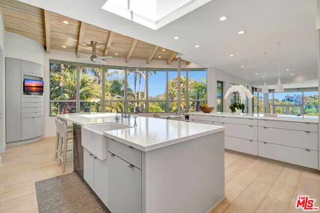Building Photo - 28775 Sea Ranch Way