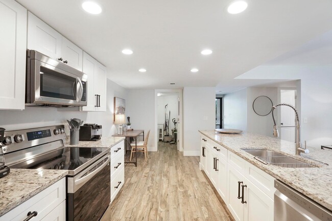 Building Photo - 500 Egret Cir