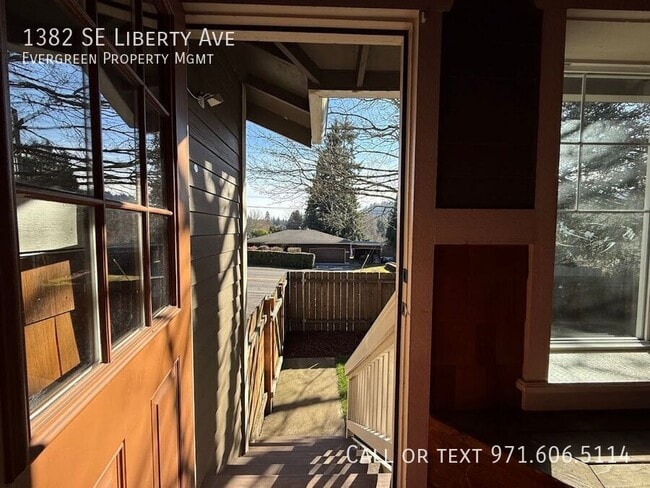 Building Photo - 1382 SE Liberty Ave