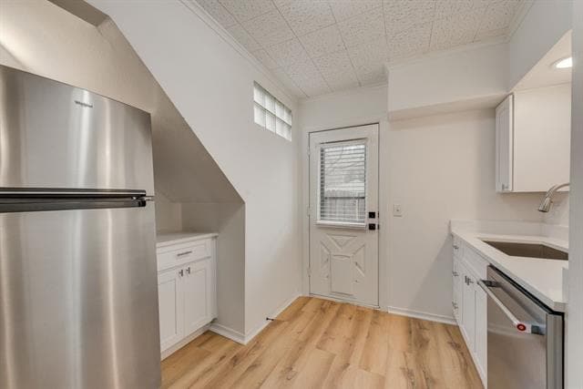 Building Photo - 3728 W Beverly Dr