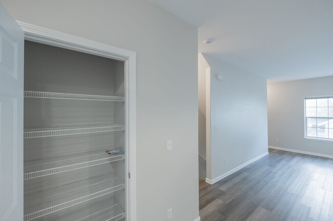 Building Photo - Stylish 2-Bedroom Condo Near OSU – Spaciou...