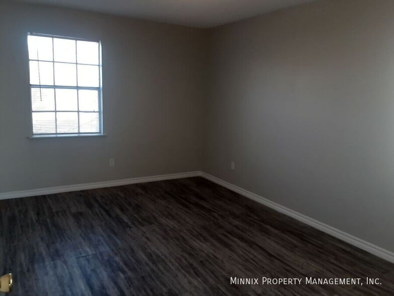 Building Photo - 1606 Yonkers-A