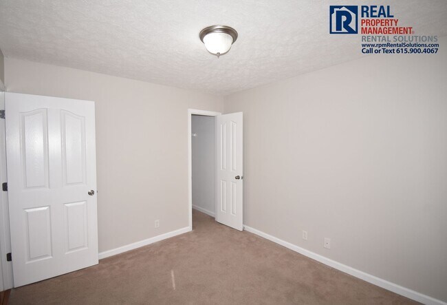 Building Photo - Adorable 3 bd house in the heart of Murfreesboro! Attached Garage!