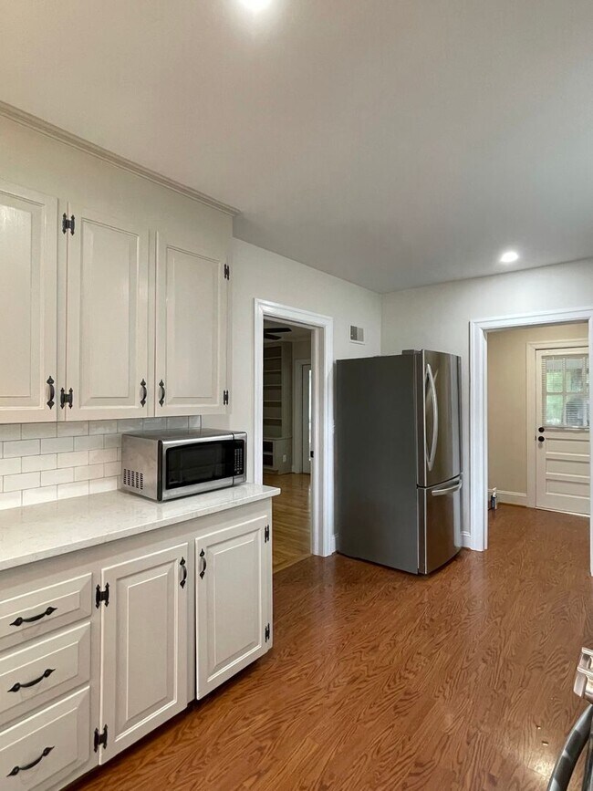 Building Photo - Everything you’ve been dreaming of is here. Lease today!