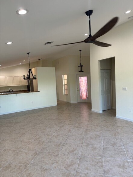 Building Photo - 11075 Lancewood St