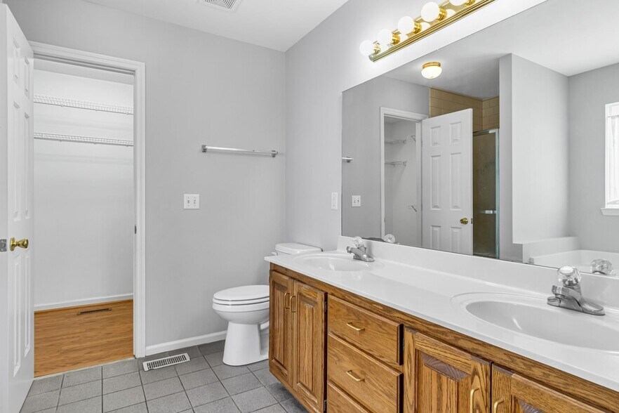 Building Photo - 207 Andy Johns Dr