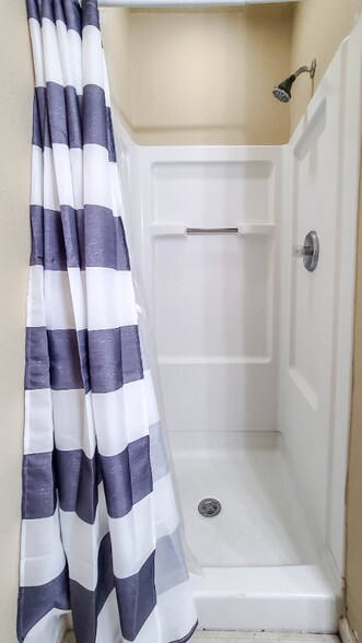 Building Photo - 2404 St Paul Dr