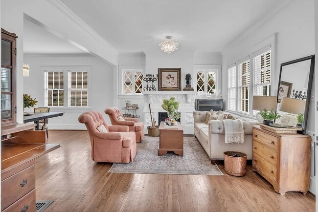 Building Photo - 1514 Sweetbriar Ave