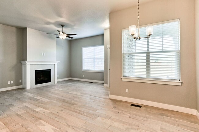 Building Photo - MOVE In SPECIAL - Beautiful 3 Bedroom 2 1/2 Bath Townhome in Loveland