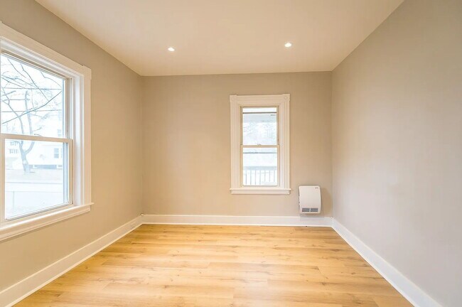 Building Photo - PRICE IMPROVEMENT! Beautiful 2-Bedroom Apartment – Quiet, Private Setting in Westbrook, Available...