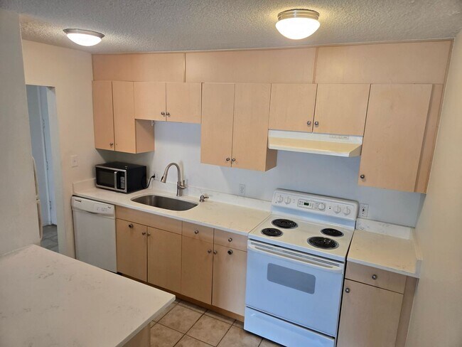 Building Photo - Charming 1-Bedroom Condo in the Heart of Denver's University Neighborhood