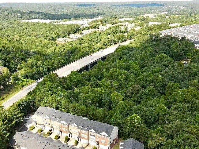 Building Photo - 4668 Creekside Villas Way