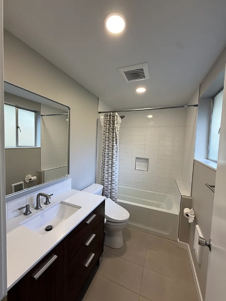 Building Photo - 20930 2nd Ave S