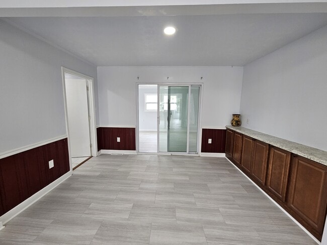 Building Photo - 3 Bristol Dr