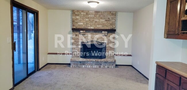 Building Photo - Available July 6th 2 Bedroom 2 Bath Townhome in Woodbury