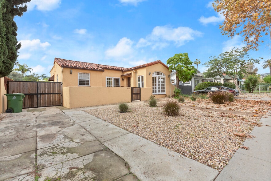 Building Photo - 827 N Laurel Ave