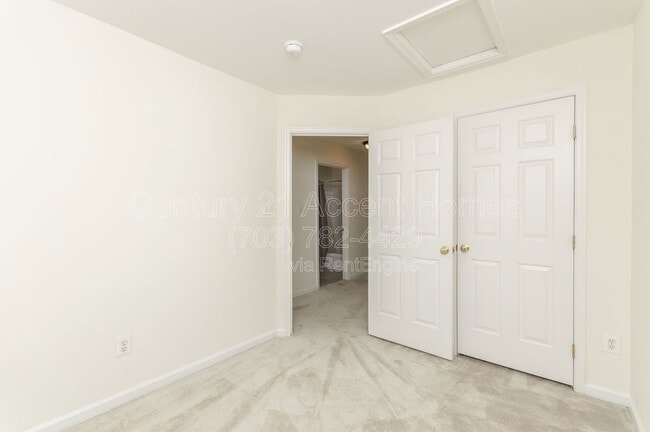 Building Photo - 1030 Harrison Cir
