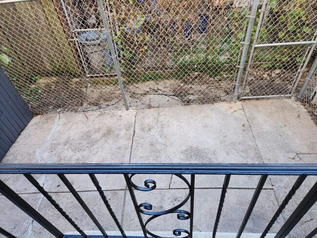 Building Photo - Prime West Philadelphia!