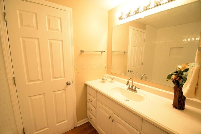 Building Photo - 20 King Arthur Ct