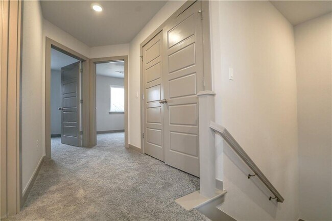 Building Photo - 3410 SW Vel Mews