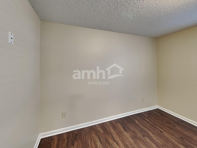 Building Photo - 1758 Dartmouth Dr