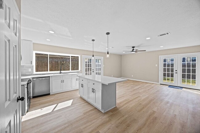 Building Photo - 2207 Anthony-Hay Ln