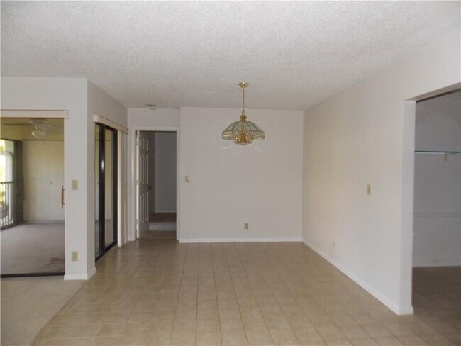 Building Photo - 3559 Cocoplum Cir