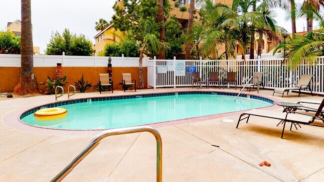 Building Photo - Fantastic 2 bed / 2 bath Condo in Huntingt...
