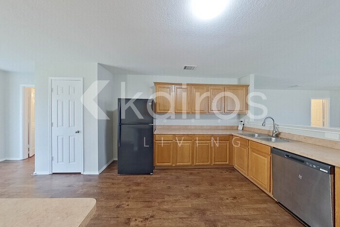 Building Photo - 1621 Vineridge Ln