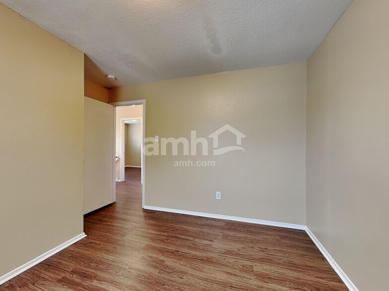 Building Photo - 6114 Elton Knolls St