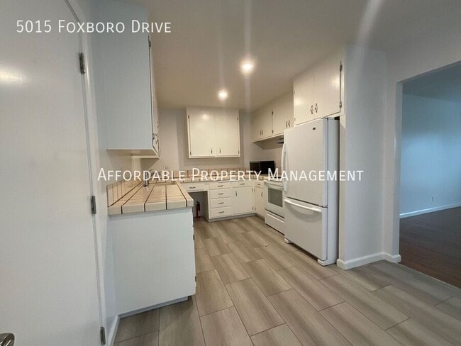 Building Photo - 5015 Foxboro Dr