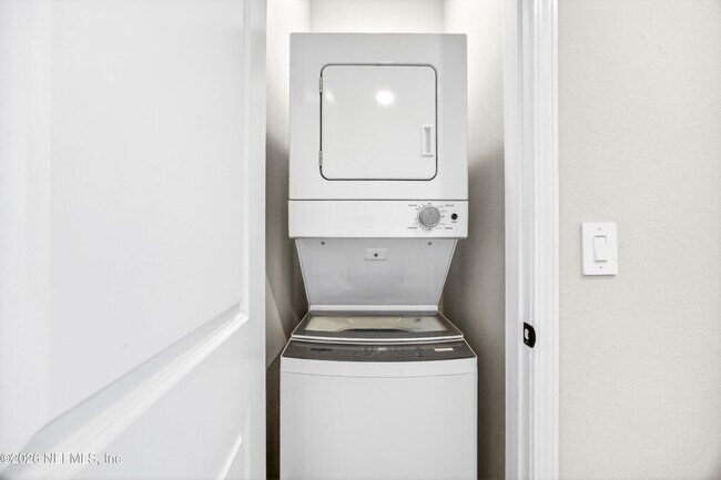 Building Photo - 1093 Farwell St