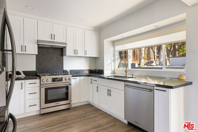 Building Photo - 11775 Laurelwood Dr