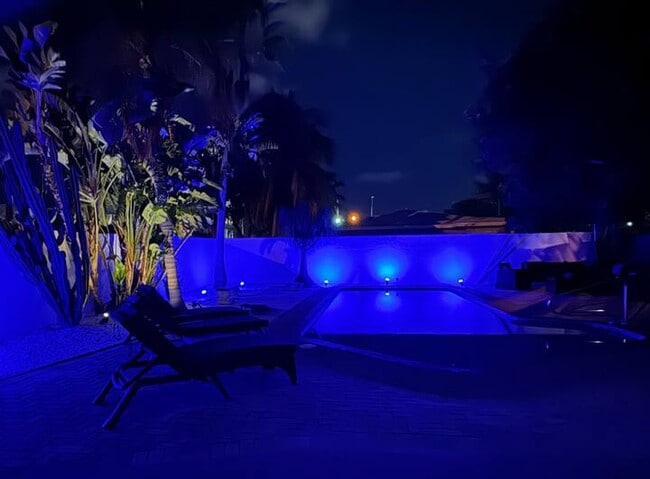 Building Photo - 1900 NE 2nd St