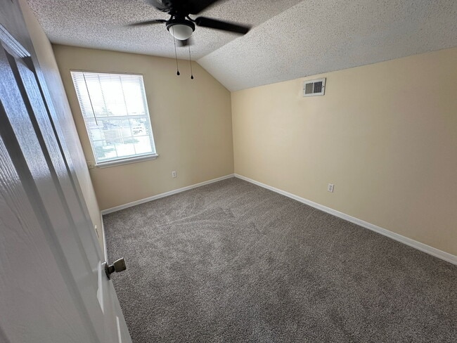 Building Photo - 127 Belvoir Dr