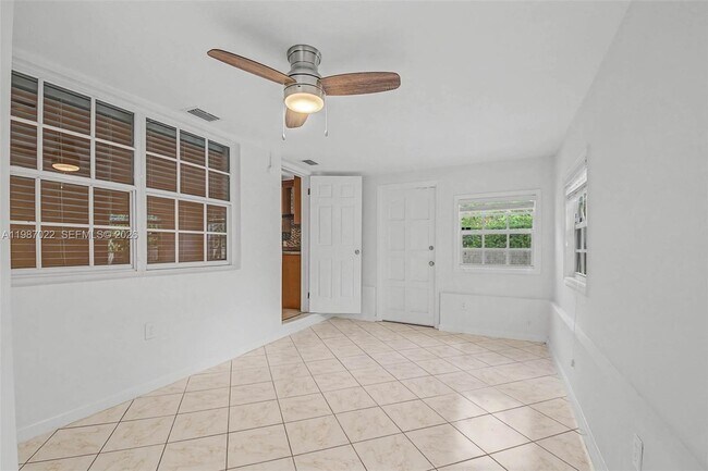 Building Photo - 7601 SW 59th Ct