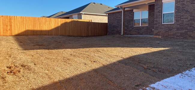 Building Photo - 3 Bedroom 2 Bathroom 2 Car Garage Home in ...