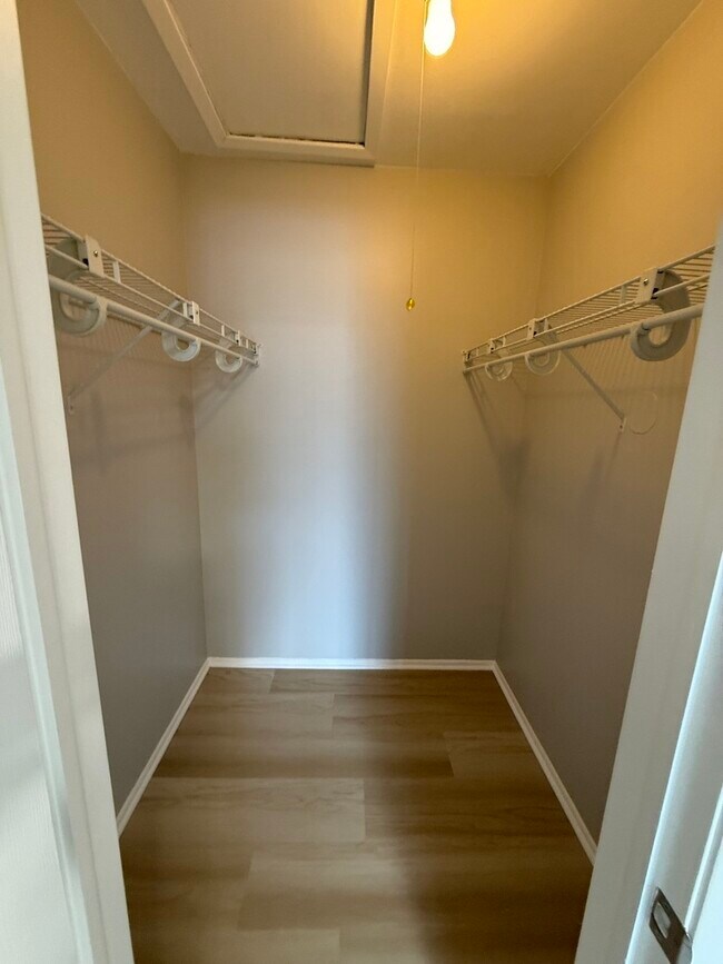 Building Photo - 1010 Hayes Ct