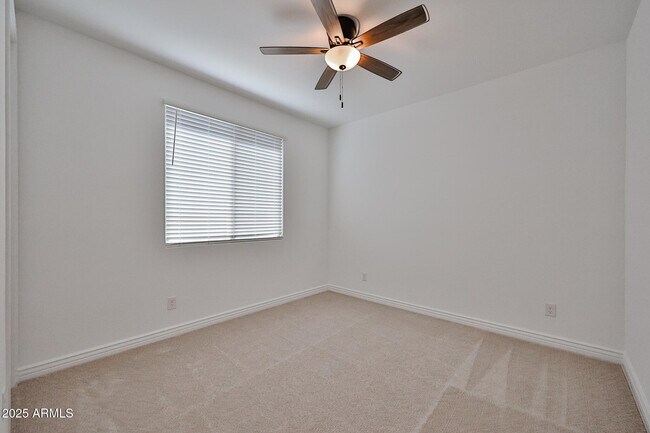 Building Photo - 8747 W Colter St