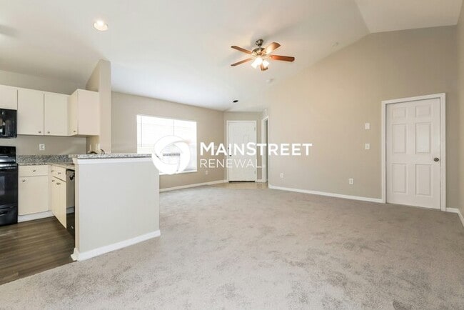 Building Photo - 4 Bedroom Pet-Friendly Home in Ruskin, FL with Main Street Renewal