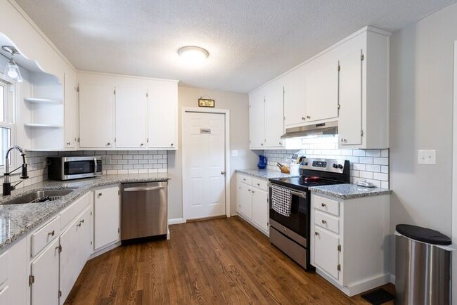 Building Photo - 294 Lemont Dr