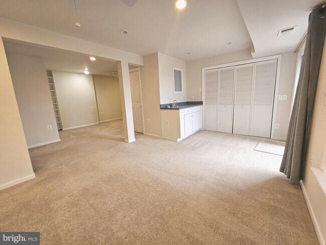 Building Photo - 1969 Peachtree Ct