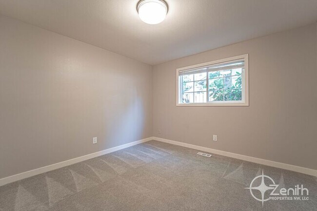 Building Photo - 1701 SE 123rd Ave