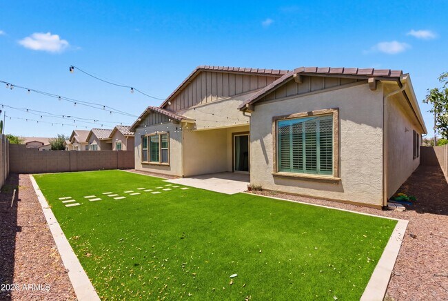 Building Photo - 1083 E Holland Park Dr